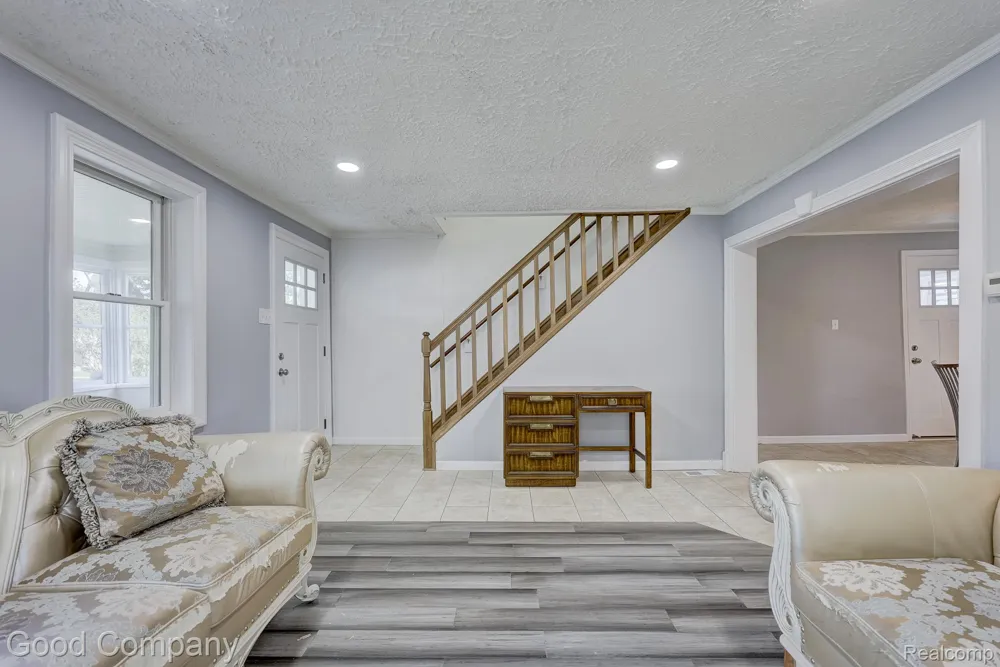 335 W Lincoln Avenue Madison Heights City, MI 48071