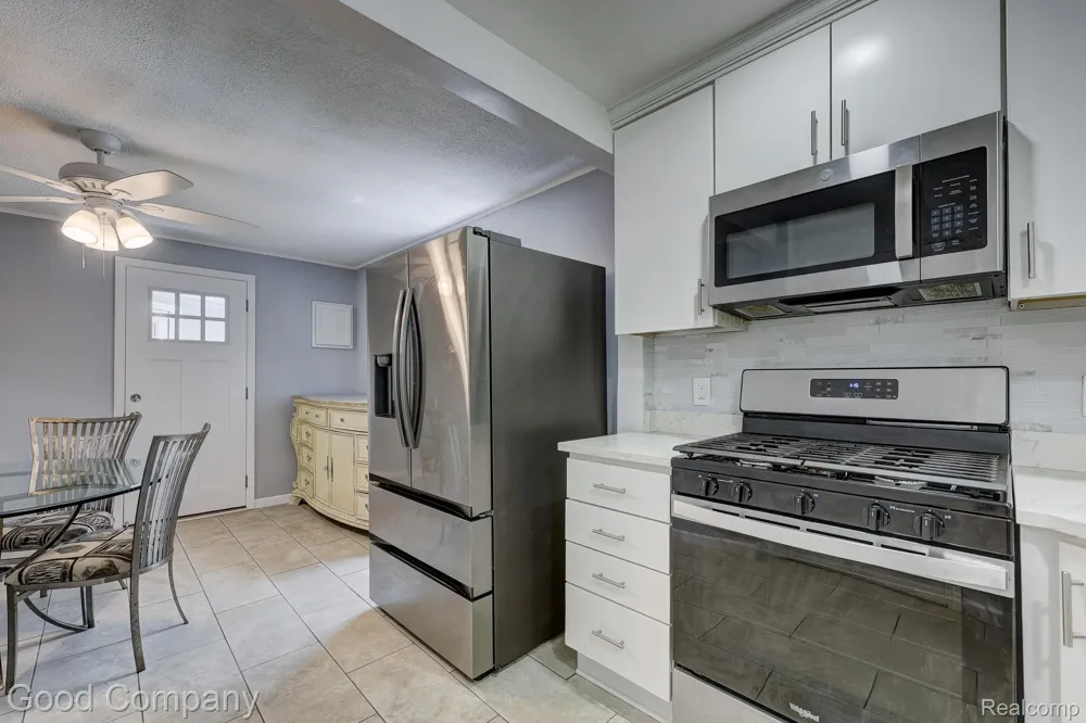 335 W Lincoln Avenue Madison Heights City, MI 48071