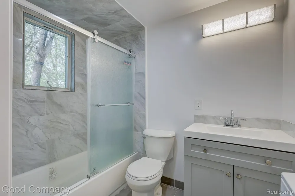 335 W Lincoln Avenue Madison Heights City, MI 48071