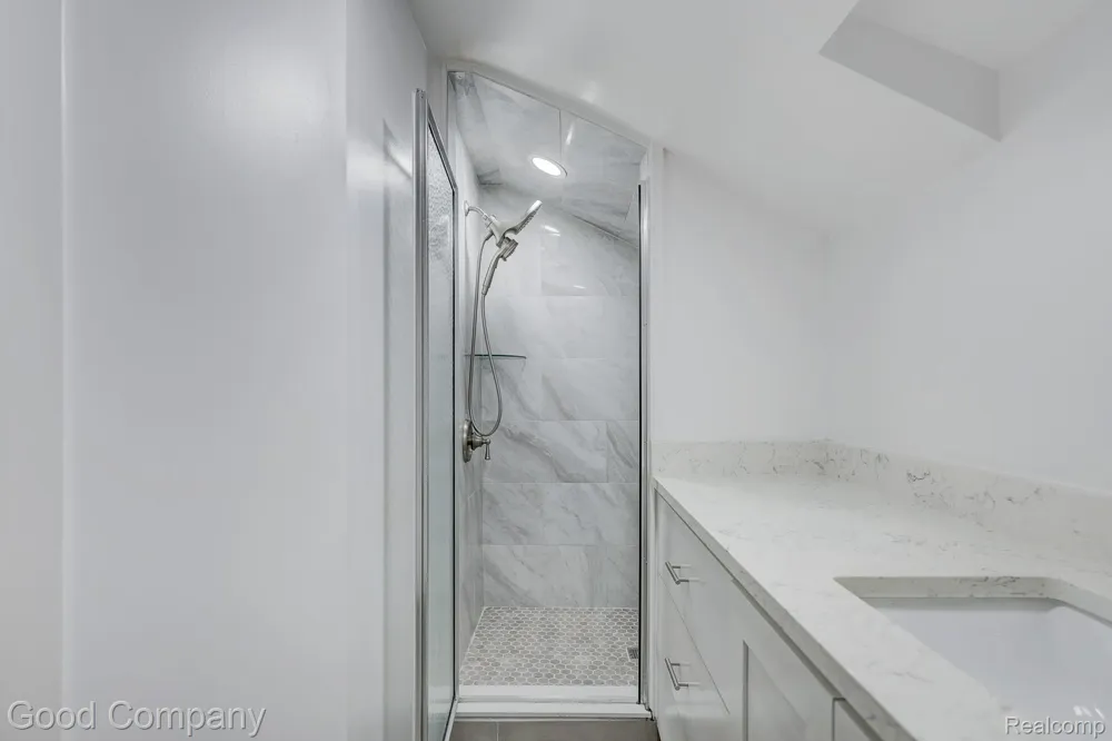 335 W Lincoln Avenue Madison Heights City, MI 48071