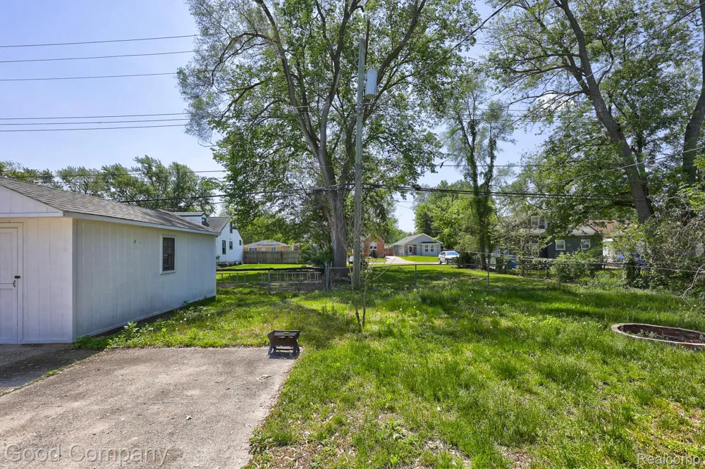 335 W Lincoln Avenue Madison Heights City, MI 48071
