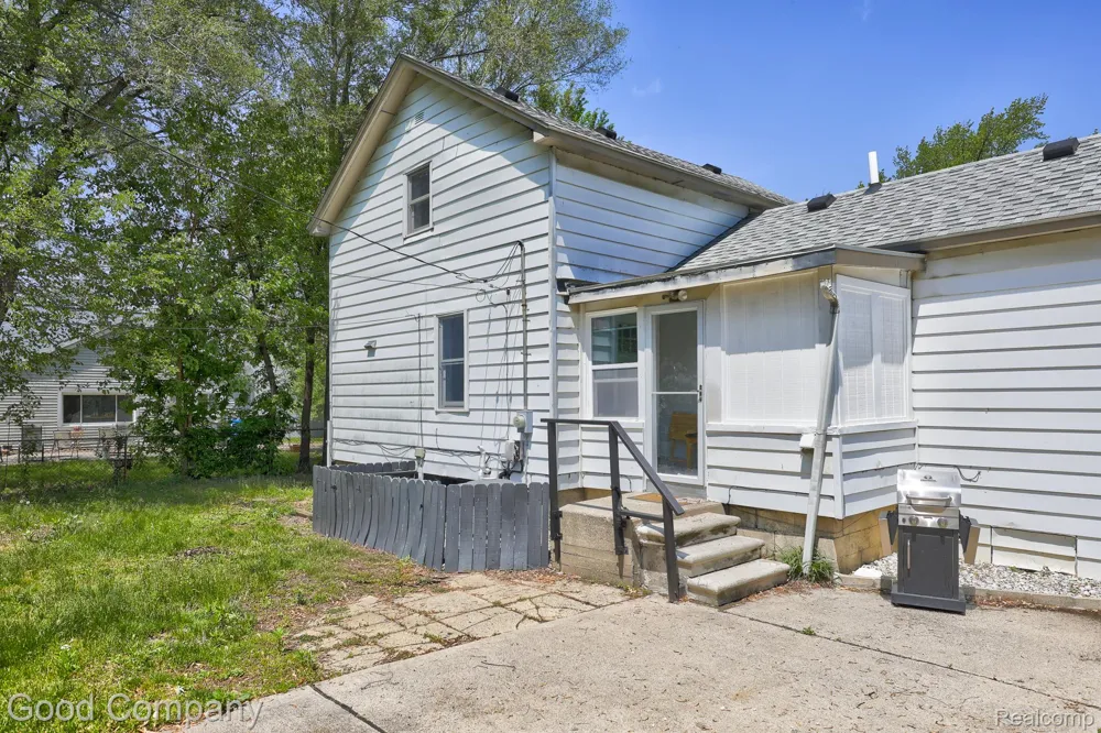 335 W Lincoln Avenue Madison Heights City, MI 48071