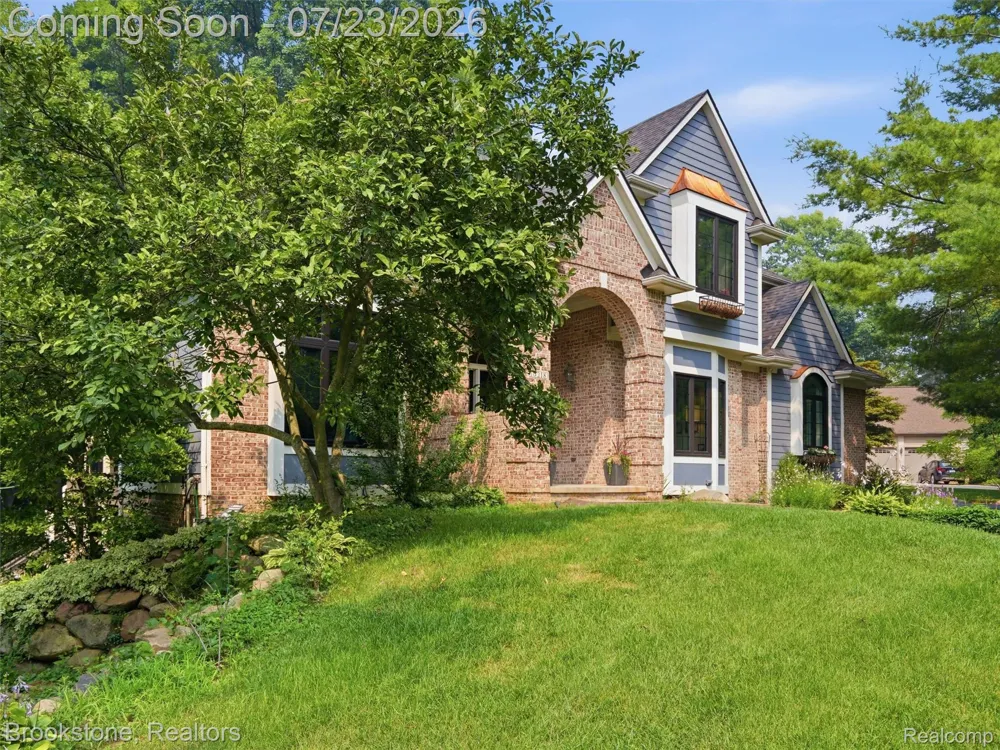 10218 Creekwood Trail Springfield Charter Township, MI 48350