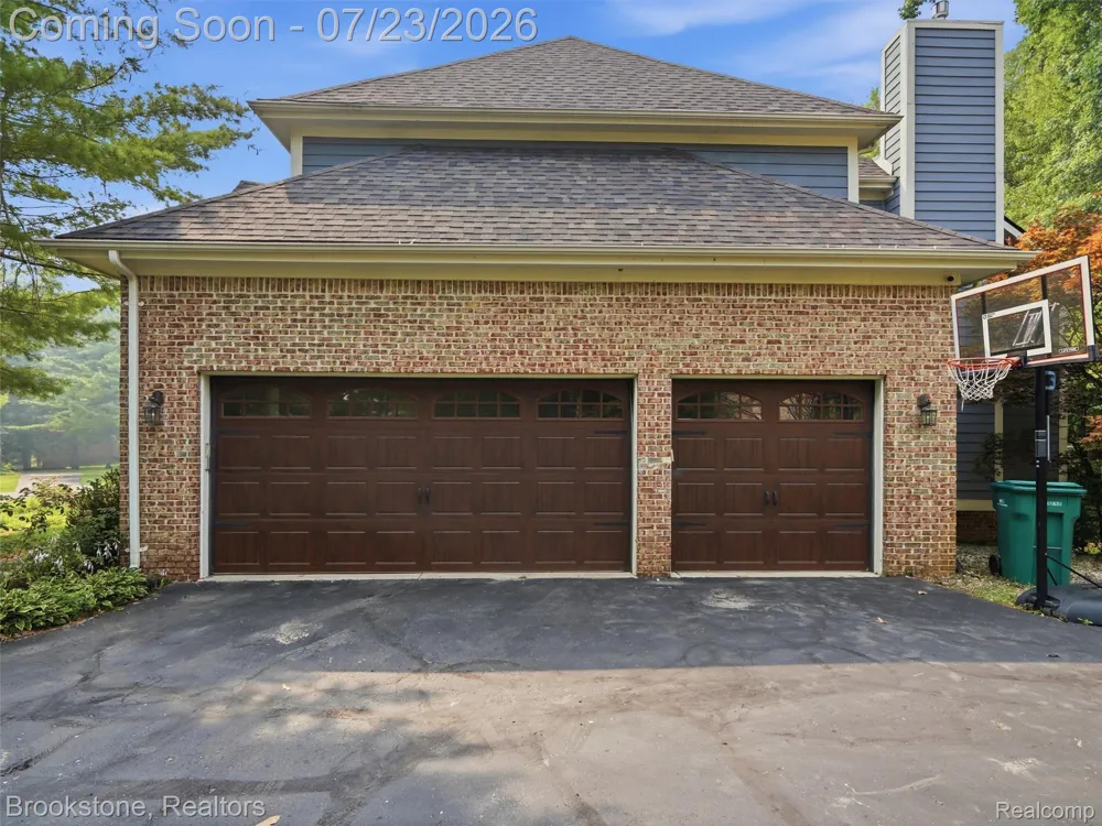 10218 Creekwood Trail Springfield Charter Township, MI 48350