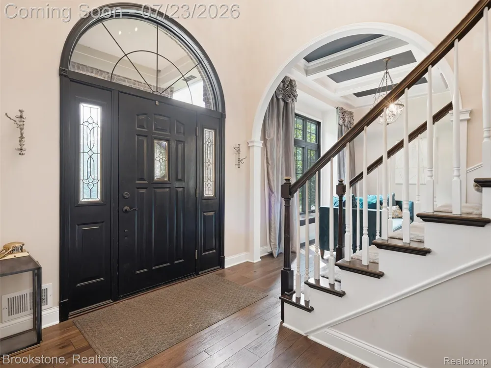 10218 Creekwood Trail Springfield Charter Township, MI 48350