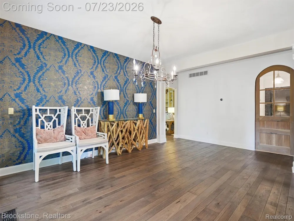 10218 Creekwood Trail Springfield Charter Township, MI 48350