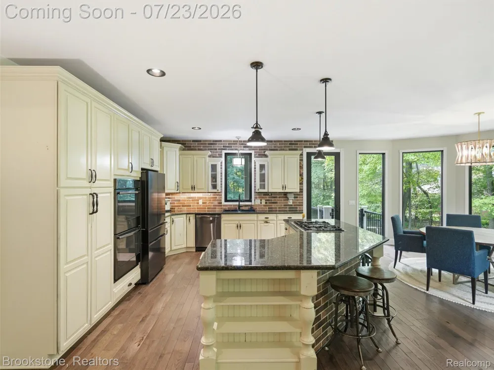 10218 Creekwood Trail Springfield Charter Township, MI 48350
