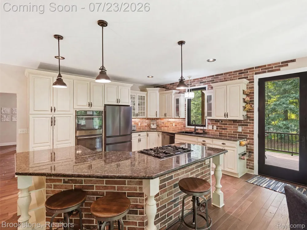 10218 Creekwood Trail Springfield Charter Township, MI 48350