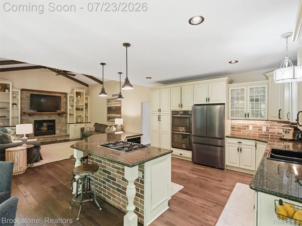 10218 Creekwood Trail Springfield Charter Township, MI 48350