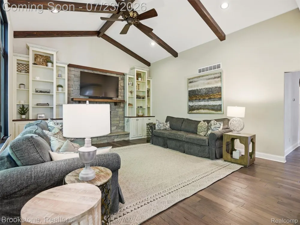 10218 Creekwood Trail Springfield Charter Township, MI 48350