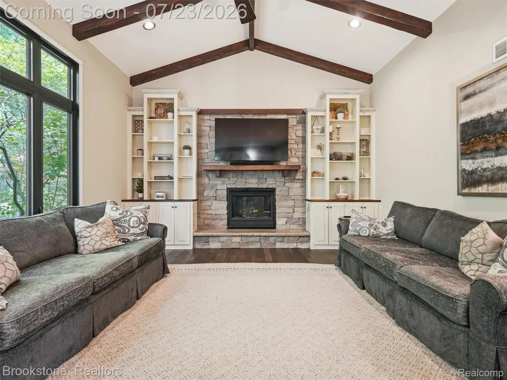 10218 Creekwood Trail Springfield Charter Township, MI 48350
