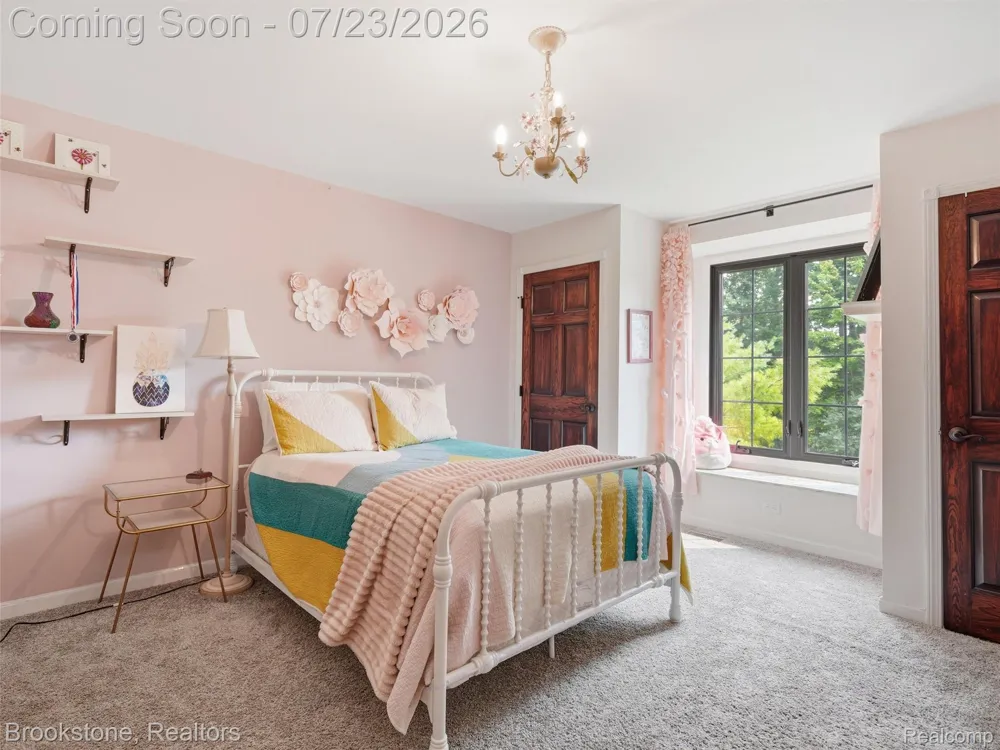 10218 Creekwood Trail Springfield Charter Township, MI 48350