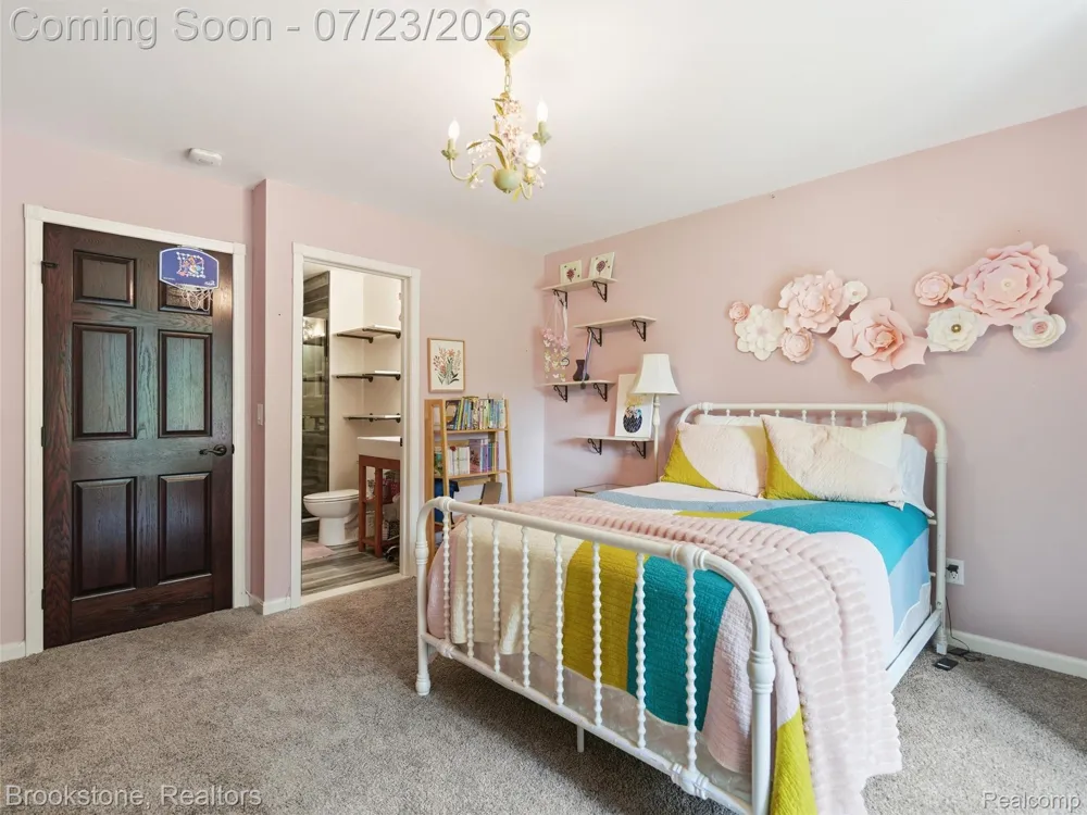 10218 Creekwood Trail Springfield Charter Township, MI 48350
