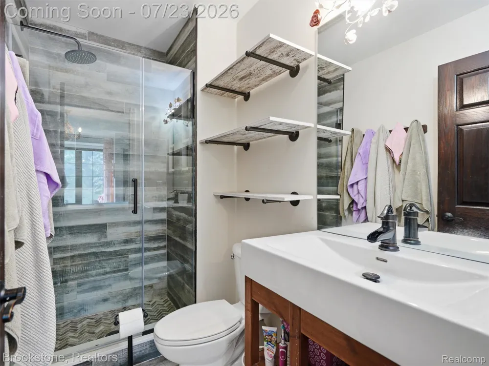 10218 Creekwood Trail Springfield Charter Township, MI 48350