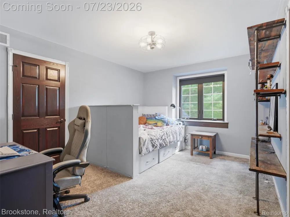 10218 Creekwood Trail Springfield Charter Township, MI 48350