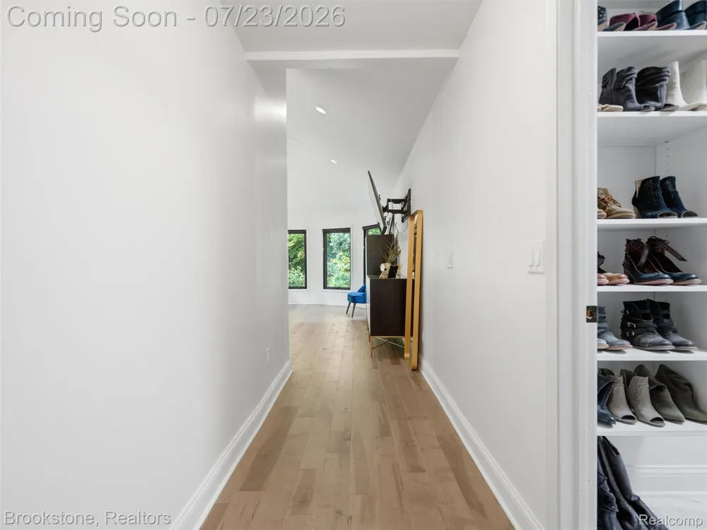 10218 Creekwood Trail Springfield Charter Township, MI 48350
