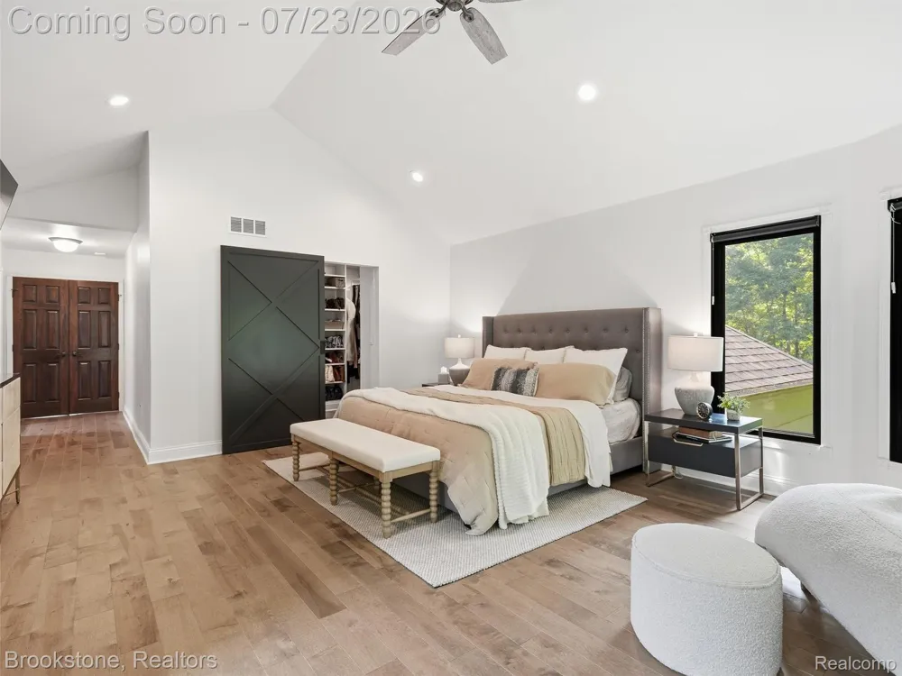 10218 Creekwood Trail Springfield Charter Township, MI 48350