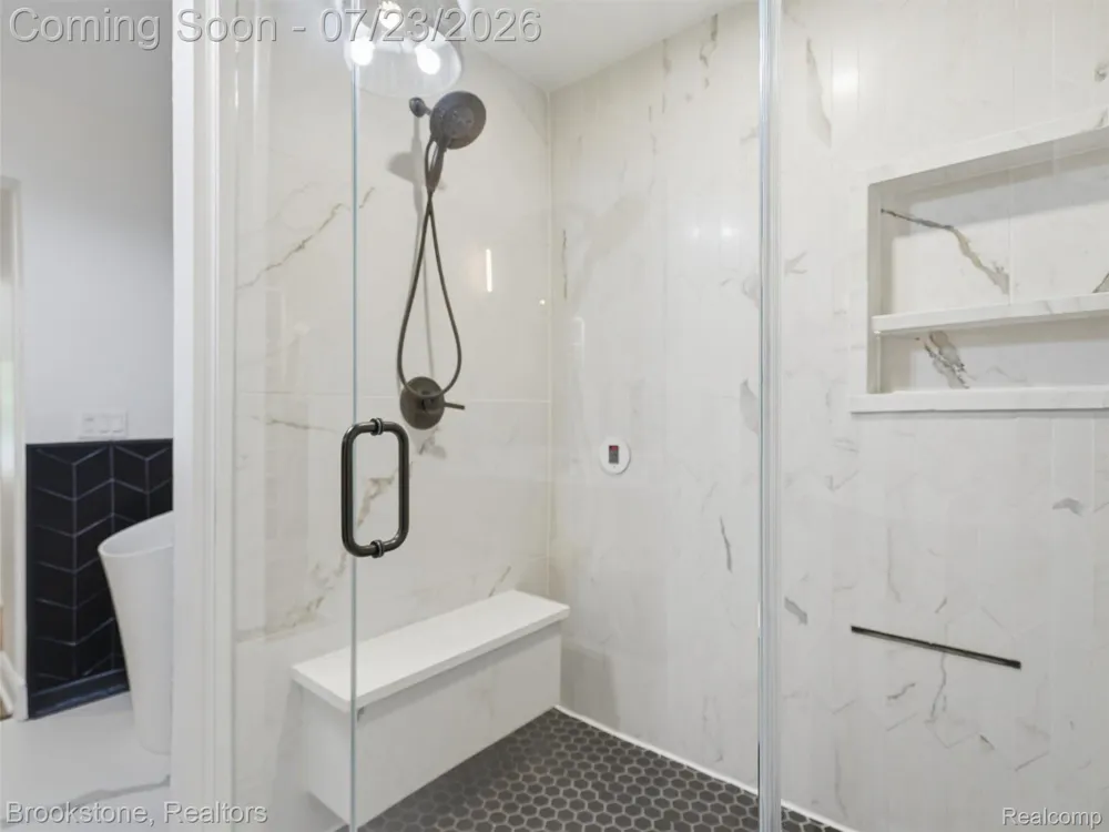 10218 Creekwood Trail Springfield Charter Township, MI 48350