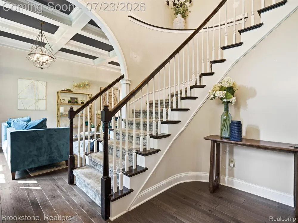 10218 Creekwood Trail Springfield Charter Township, MI 48350