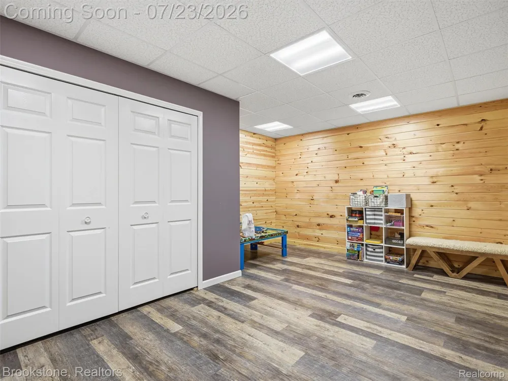 10218 Creekwood Trail Springfield Charter Township, MI 48350