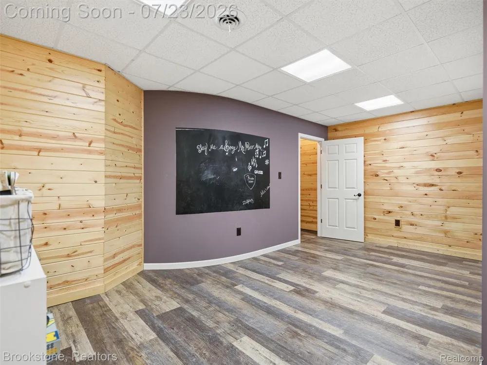 10218 Creekwood Trail Springfield Charter Township, MI 48350