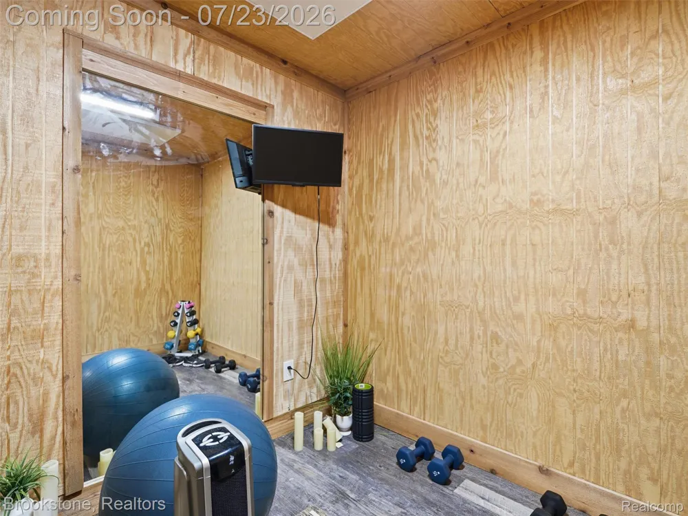 10218 Creekwood Trail Springfield Charter Township, MI 48350