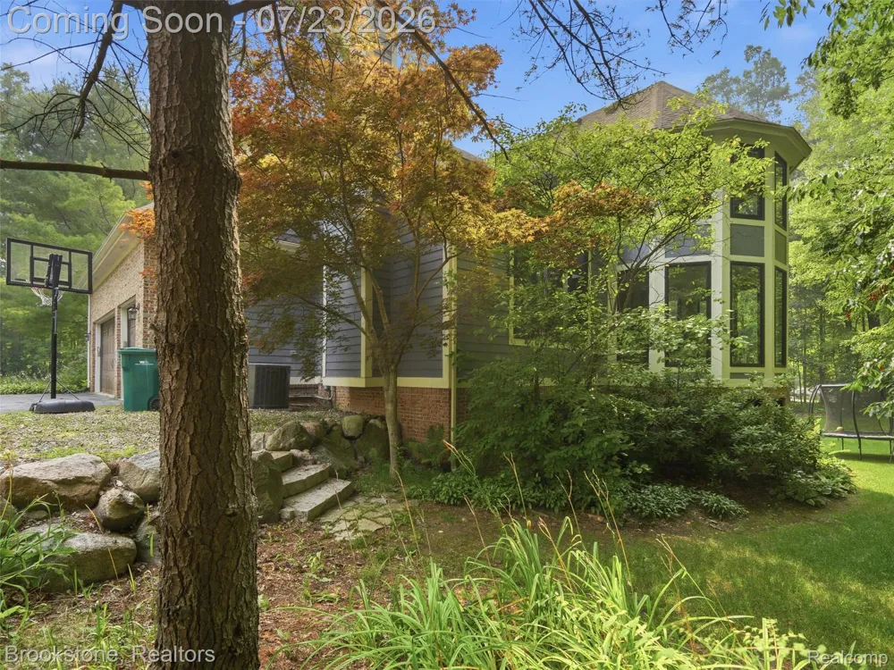10218 Creekwood Trail Springfield Charter Township, MI 48350