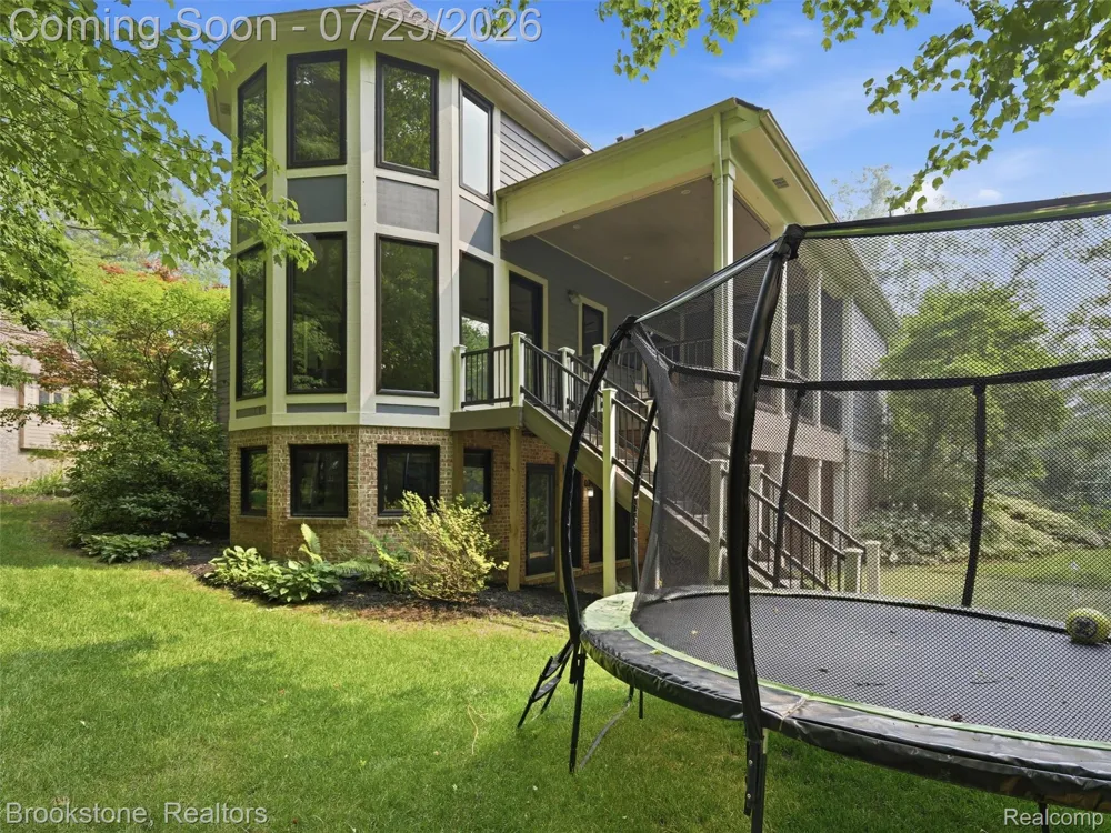 10218 Creekwood Trail Springfield Charter Township, MI 48350