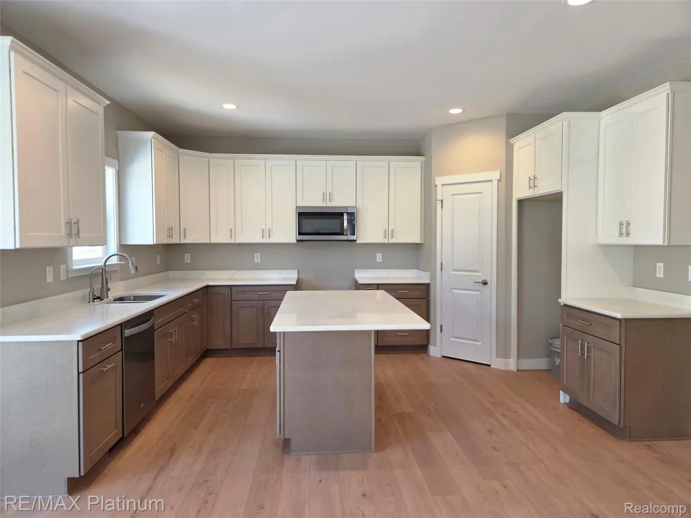 6227 Brook Stone Lane Fenton Charter Township, MI 48451