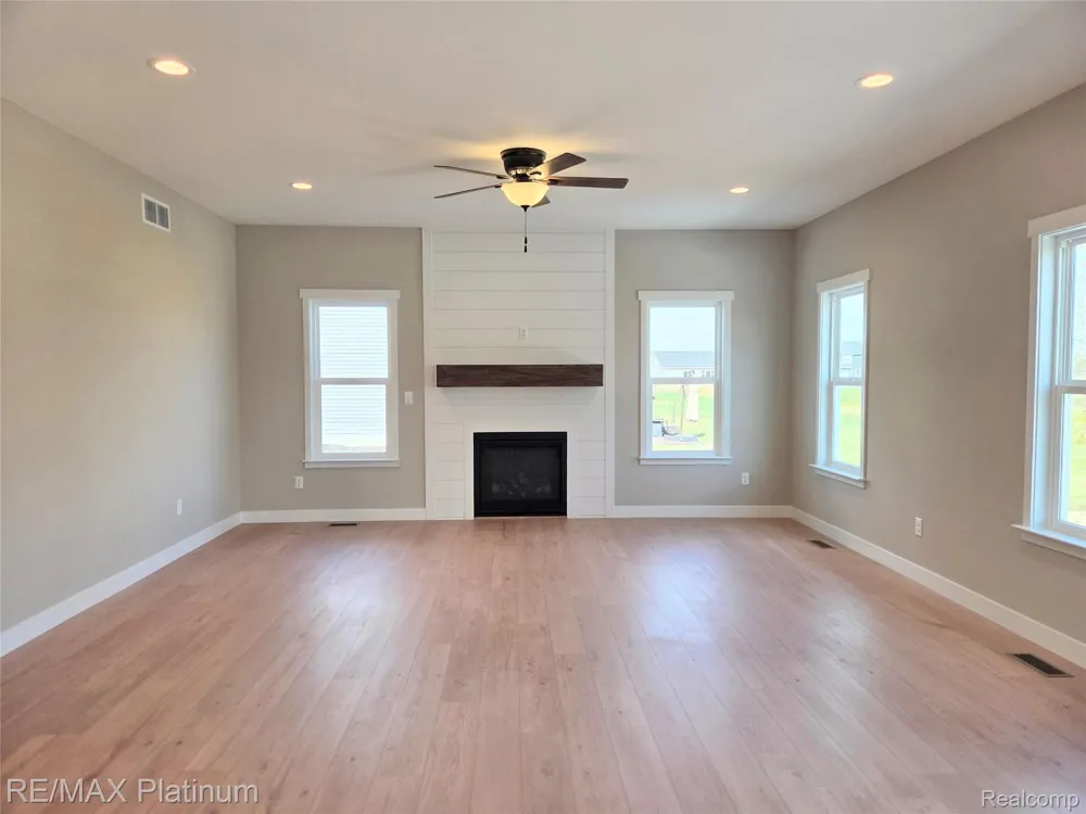 6227 Brook Stone Lane Fenton Charter Township, MI 48451