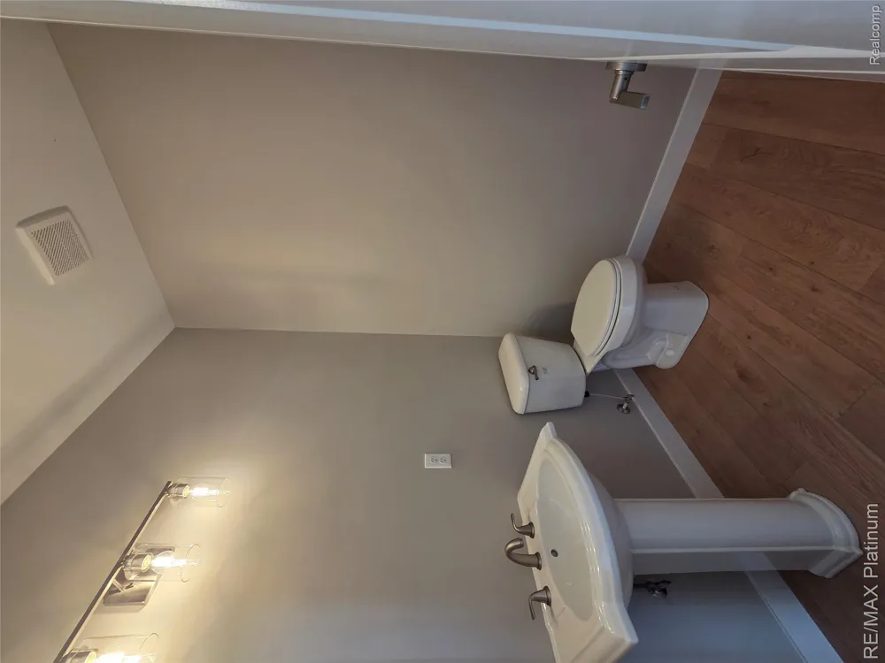 6227 Brook Stone Lane Fenton Charter Township, MI 48451