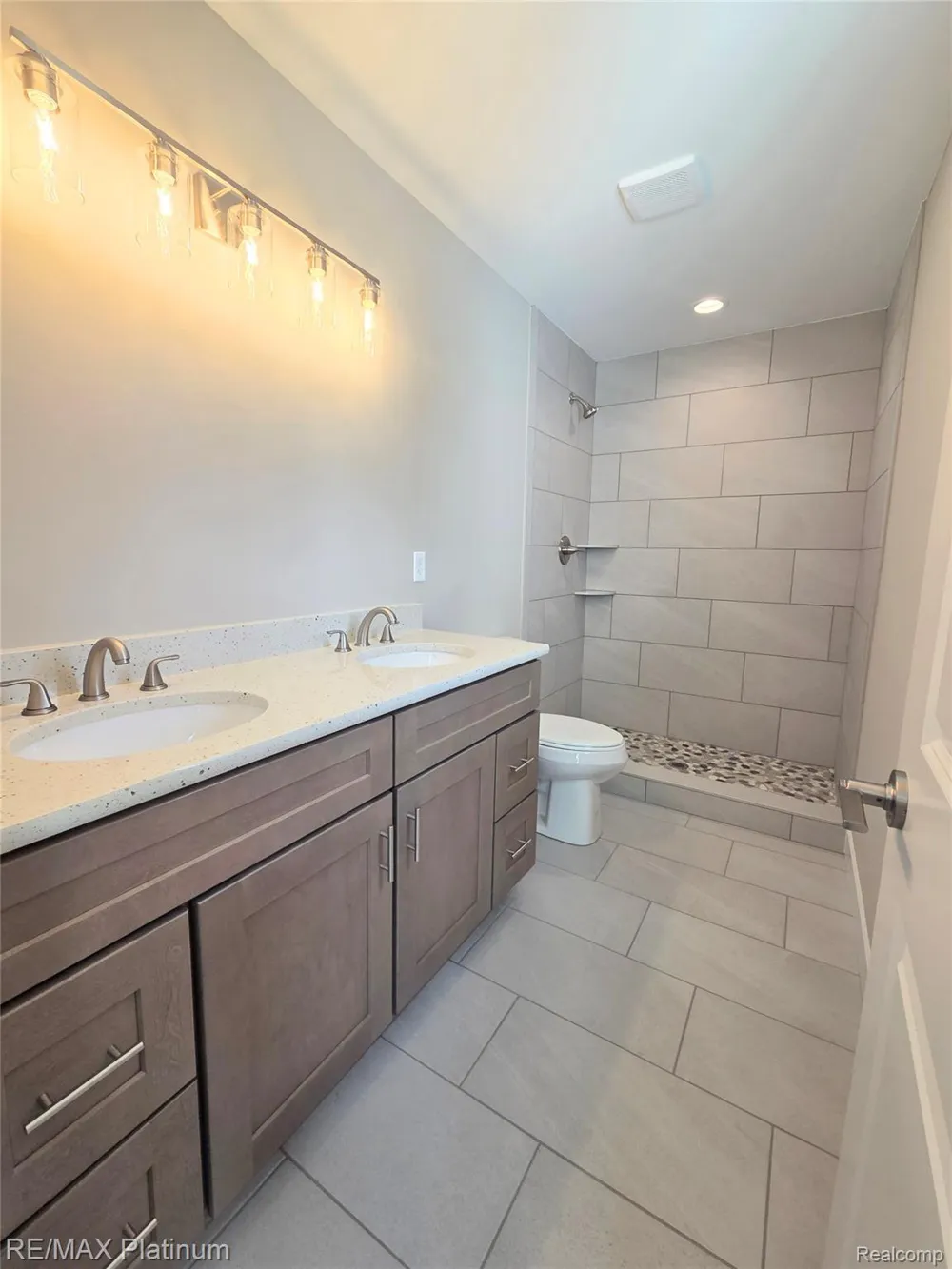 6227 Brook Stone Lane Fenton Charter Township, MI 48451