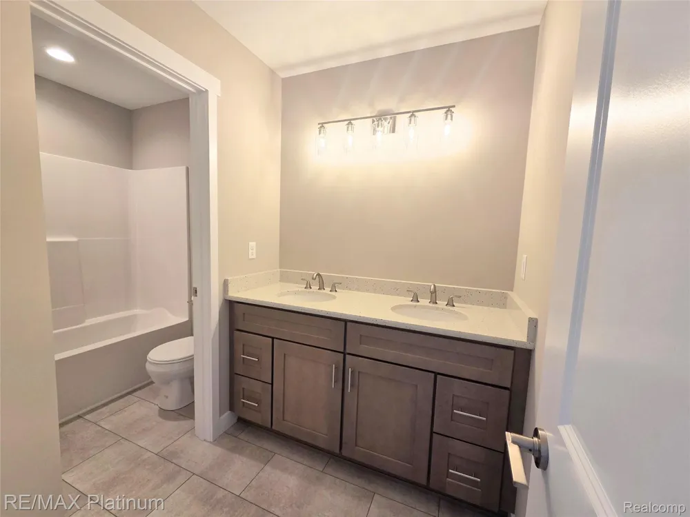6227 Brook Stone Lane Fenton Charter Township, MI 48451