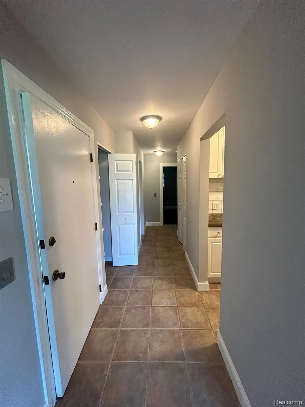 683 E FOX HILLS DRIVE Bloomfield Charter Township, MI 48304