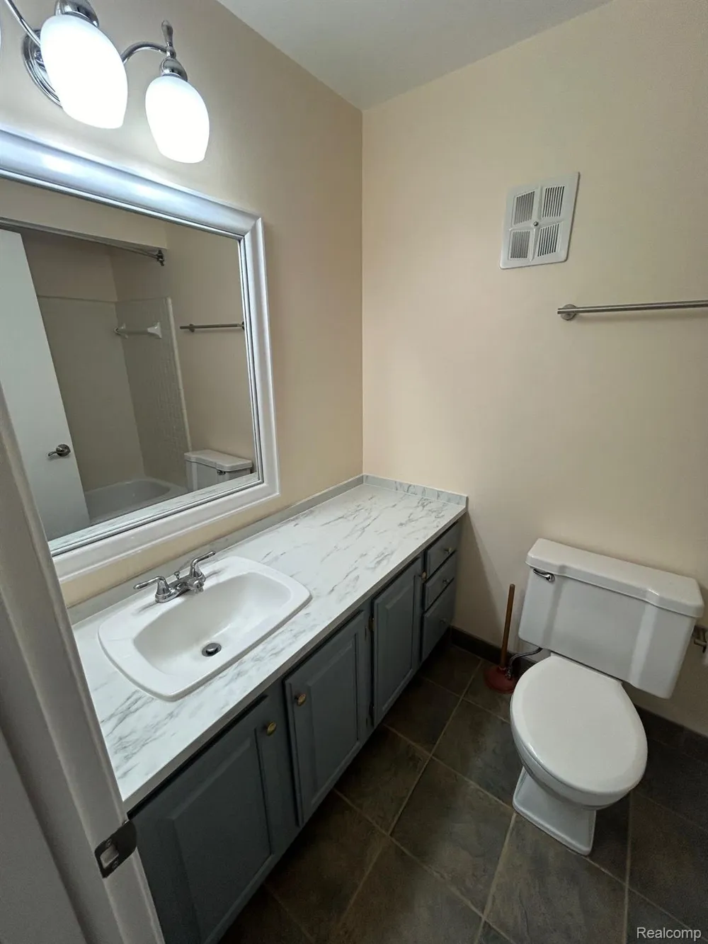683 E FOX HILLS DRIVE Bloomfield Charter Township, MI 48304