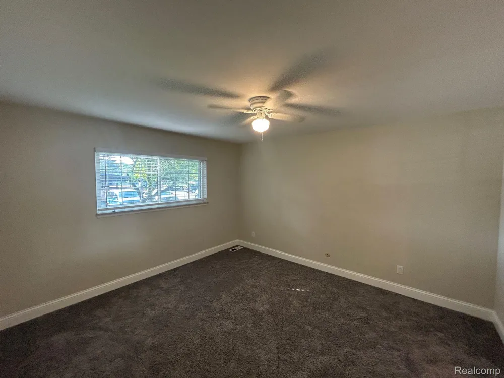 683 E FOX HILLS DRIVE Bloomfield Charter Township, MI 48304