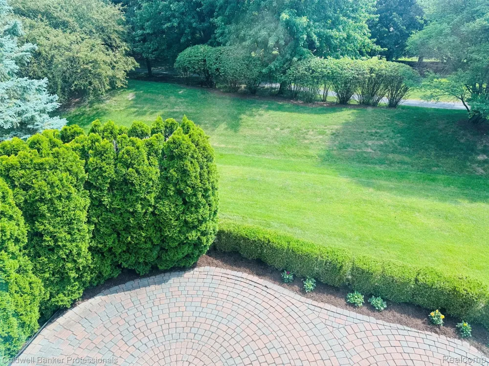 171 Millstone Drive Troy City, MI 48084