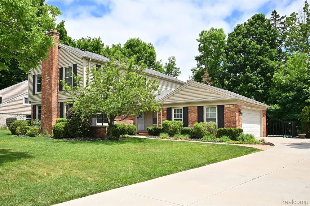 31310 Foxboro Way Beverly Hills Village, MI 48025