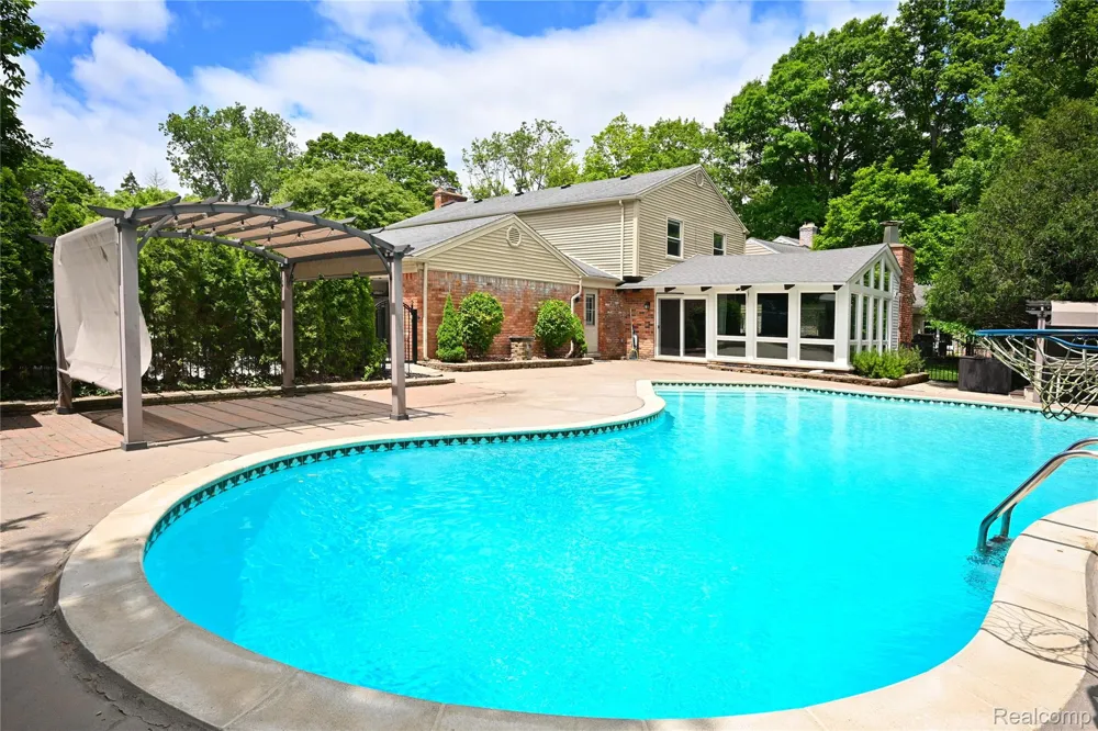 31310 Foxboro Way Beverly Hills Village, MI 48025
