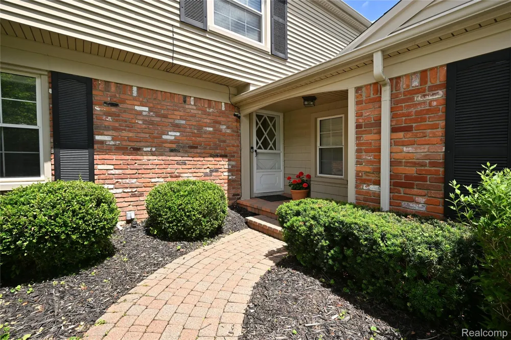 31310 Foxboro Way Beverly Hills Village, MI 48025