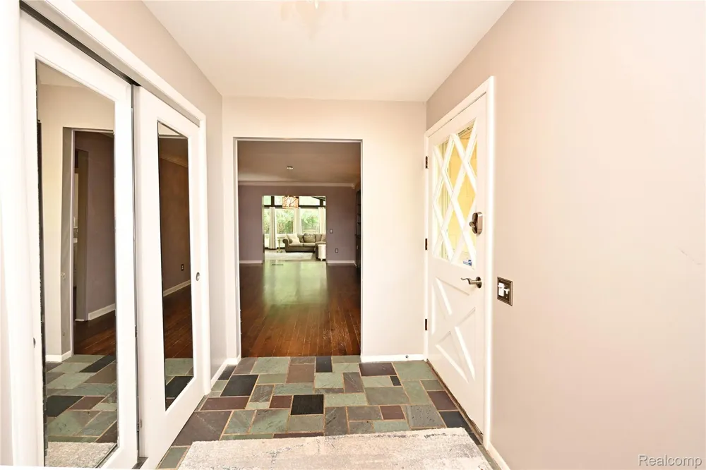 31310 Foxboro Way Beverly Hills Village, MI 48025
