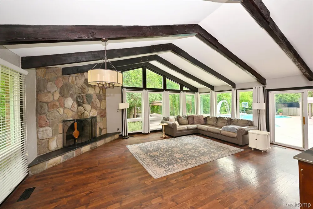 31310 Foxboro Way Beverly Hills Village, MI 48025