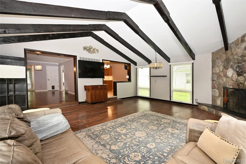 31310 Foxboro Way Beverly Hills Village, MI 48025