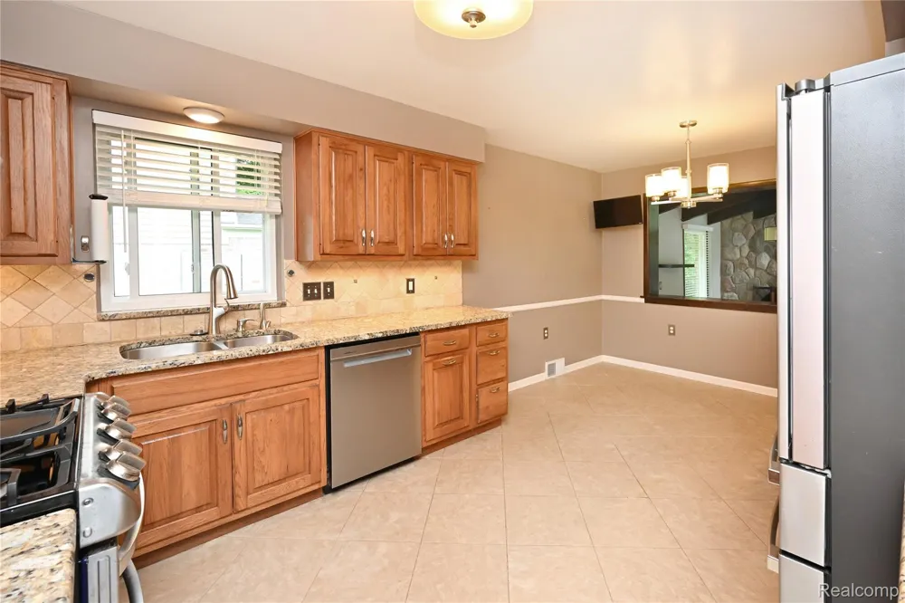 31310 Foxboro Way Beverly Hills Village, MI 48025