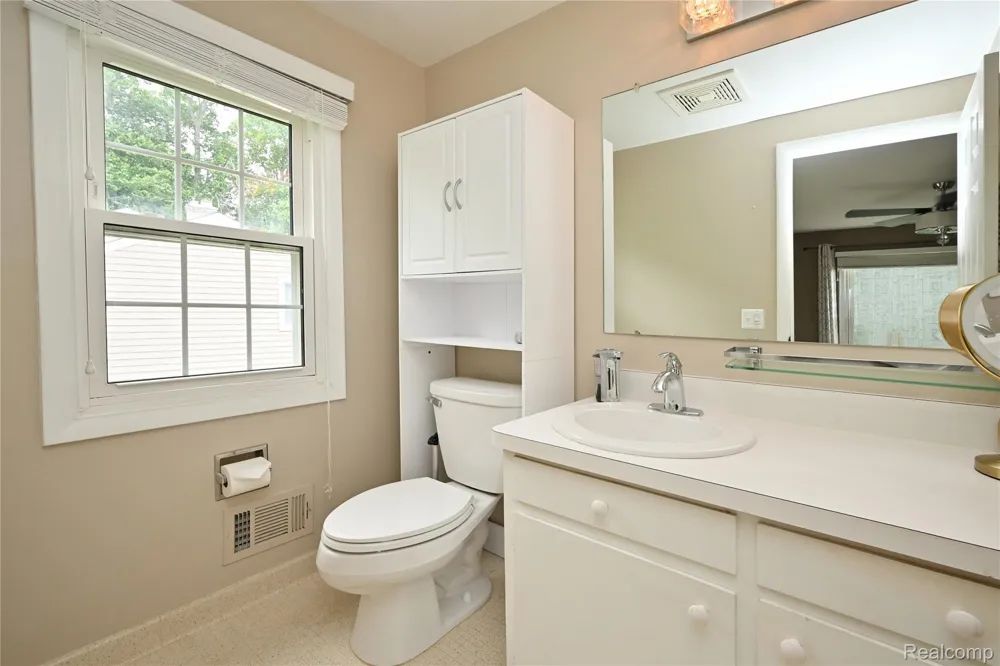 31310 Foxboro Way Beverly Hills Village, MI 48025