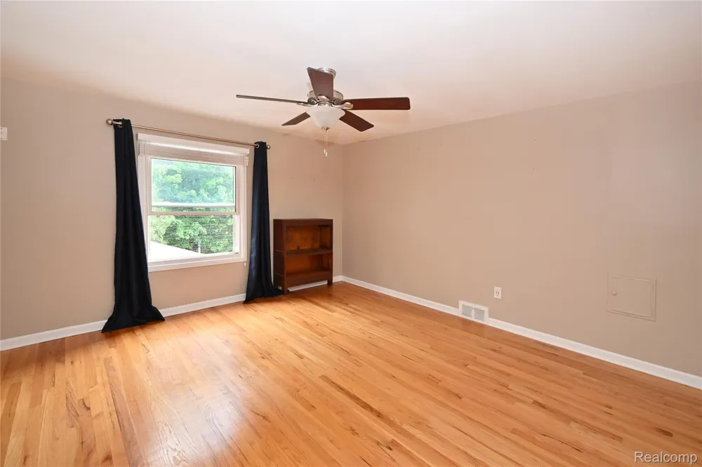 31310 Foxboro Way Beverly Hills Village, MI 48025