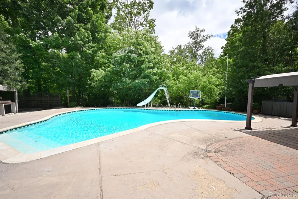 31310 Foxboro Way Beverly Hills Village, MI 48025