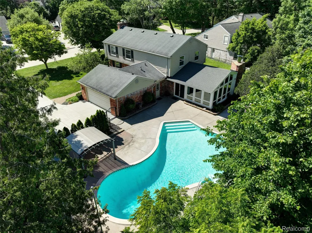 31310 Foxboro Way Beverly Hills Village, MI 48025