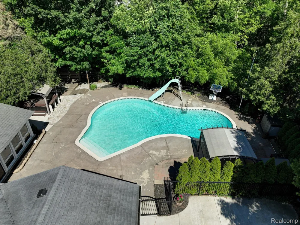 31310 Foxboro Way Beverly Hills Village, MI 48025