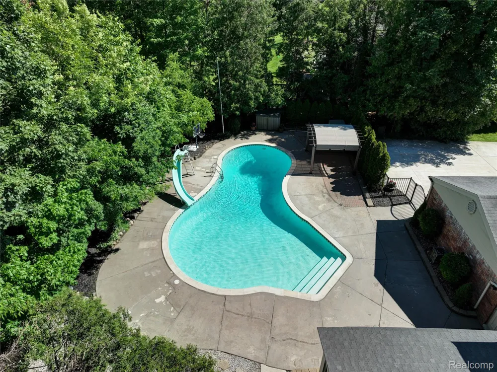 31310 Foxboro Way Beverly Hills Village, MI 48025